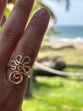 Gold Spiral Open Ring - Elegant Women's Jewelry